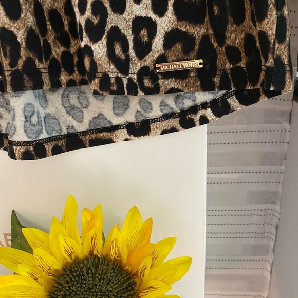Michael Kors~ Leopard Print~Peasant Top - Picture 4 of 4